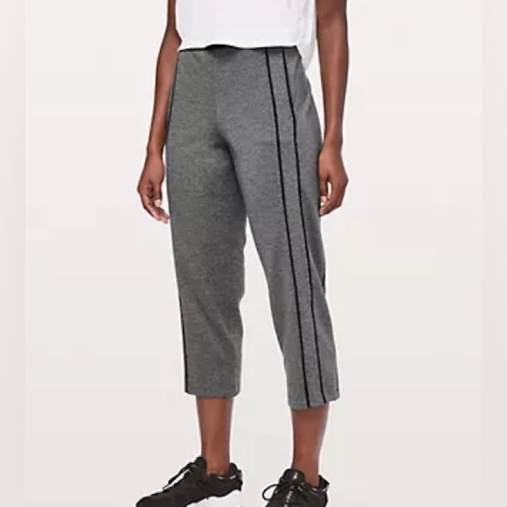 Lululemon Light Strides Crop - size 8 - Heathered Core Dark Grey